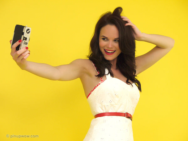 Mia in Sightseeing (intimate photoset)