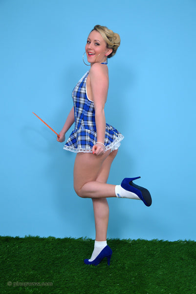 Hannah B in Frisbee Frolics  (photoset)