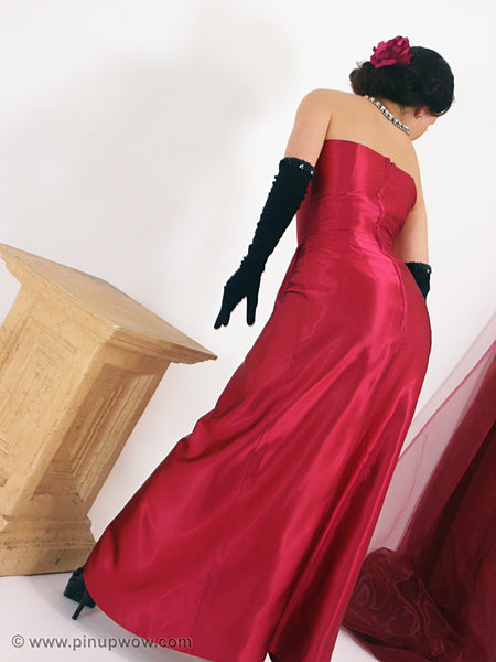 Carla in Lady in Red  (photoset)