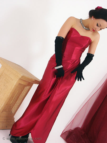 Carla in Lady in Red  (photoset)