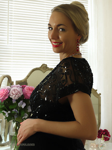hayley-marie_dressing_down pin-up glamour photo 32 of 98