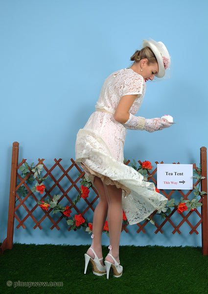 Hayley-Marie in Tease and Cakes  (photoset)
