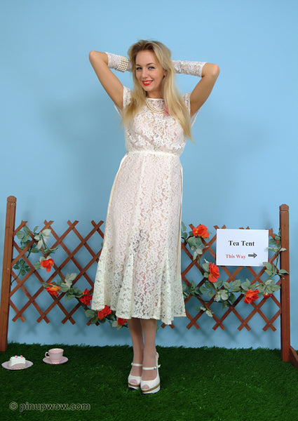 Hayley-Marie in Tease and Cakes  (photoset)