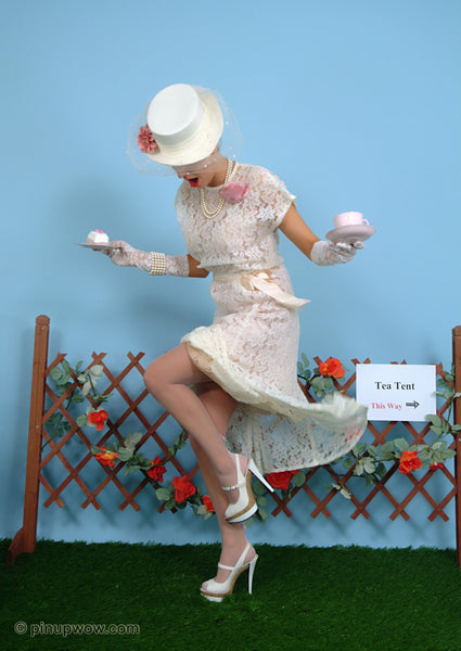 Hayley-Marie in Tease and Cakes  (photoset)