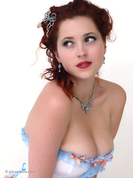 lucy_v_she_loves_to_tease pin-up glamour photo 24 of 108