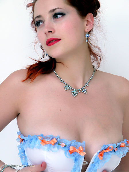 lucy_v_she_loves_to_tease pin-up glamour photo 59 of 108