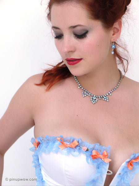 lucy_v_she_loves_to_tease pin-up glamour photo 61 of 108