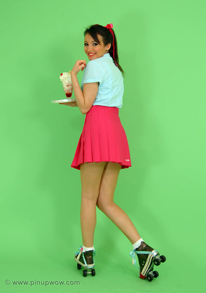 Rachael in Roller Babe  (photoset)