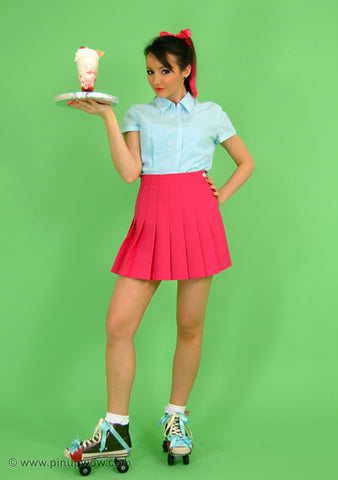 Rachael in Roller Babe  (photoset)