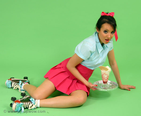 Rachael in Roller Babe  (photoset)