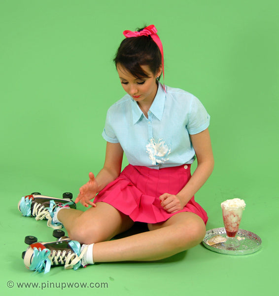Rachael in Roller Babe  (photoset)