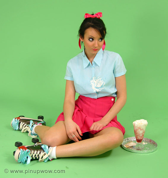 Rachael in Roller Babe  (photoset)