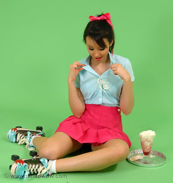 Rachael in Roller Babe  (photoset)