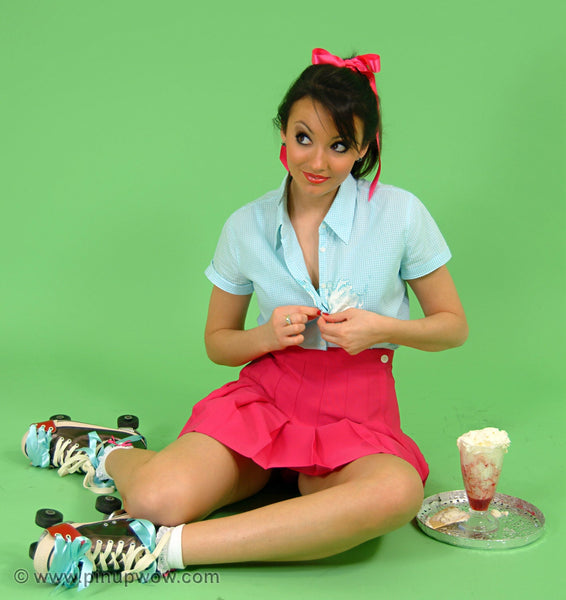 Rachael in Roller Babe  (photoset)