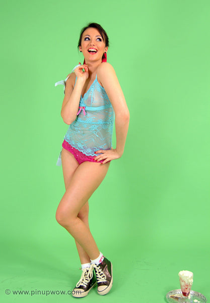 Rachael in Roller Babe  (photoset)